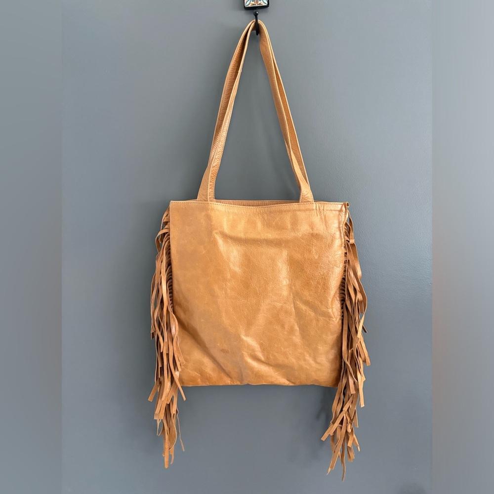 Maui Bu Tiki leather bag with fringe